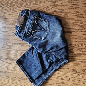 Vigoss womens Blue Denim capris with Stitch Detail. Size 3.